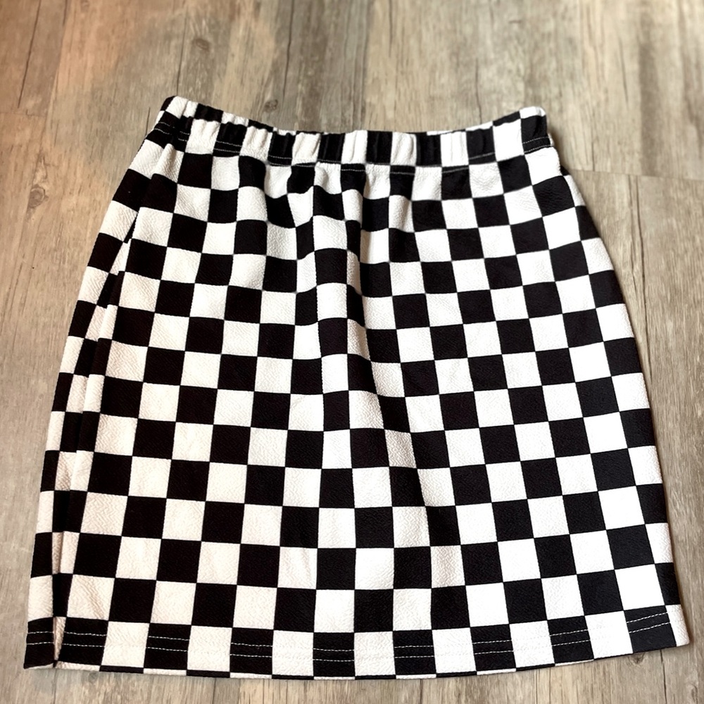 SHEIN BLACK AND WHITE CHECKERED SKIRT
